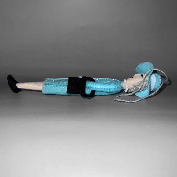 Queen Elizabeth II Ornament - Picture 3 of 5